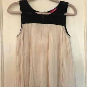 RO Oxygen sz S flowy pleated top